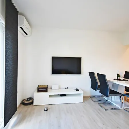 Lukas Apartment *