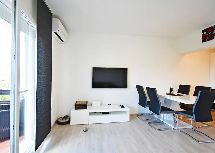Lukas Apartman *