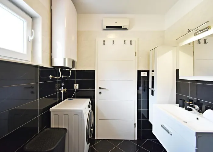Lukas Apartman *