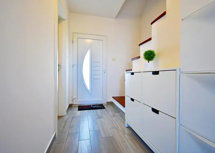 Lukas Apartman *